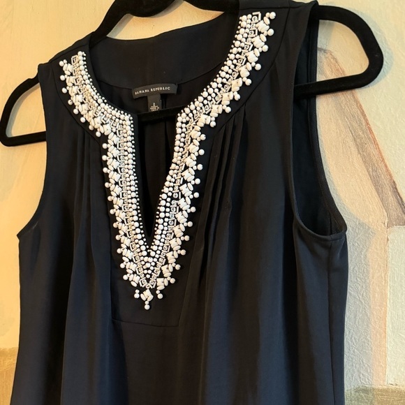 BANANA REPUBLIC Black & White Beaded Neckline V-Neck Sleeveless Blouse Size 2 - Picture 5 of 6
